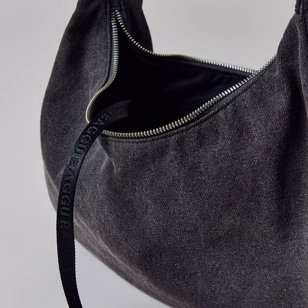 NWT Baggu Medium Crescent Bag - Washed Black Denim - Picture 6 of 12